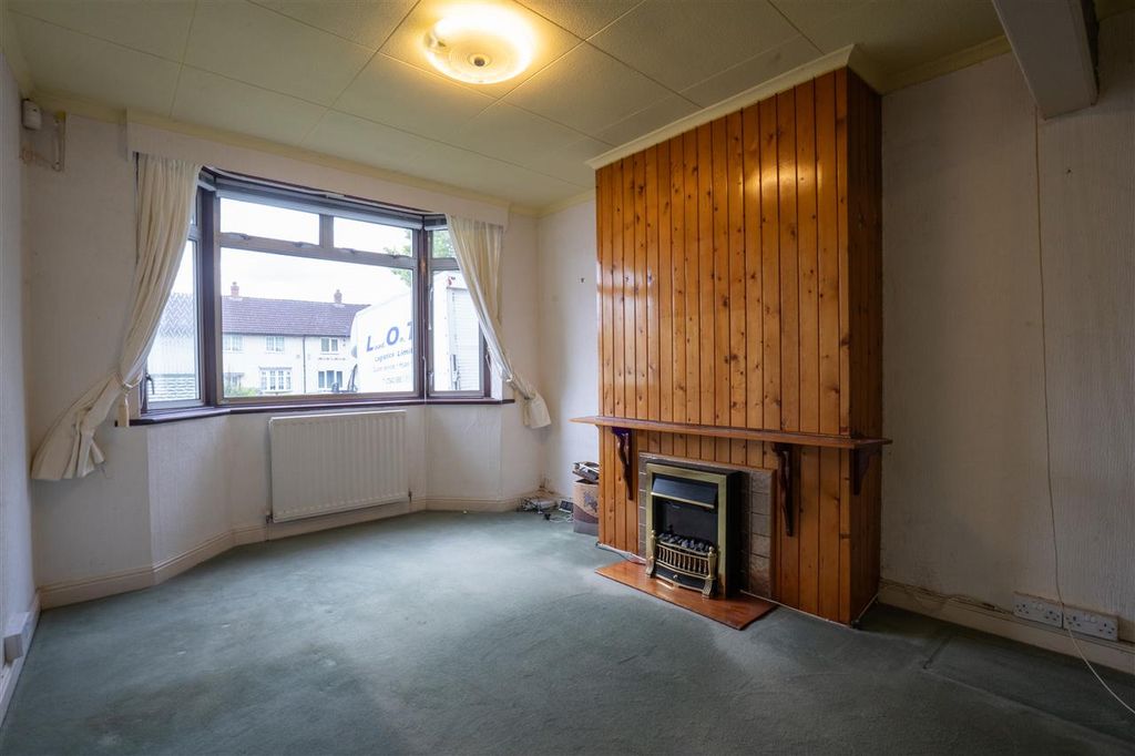 Property photo 2 of 22 Through Lounge