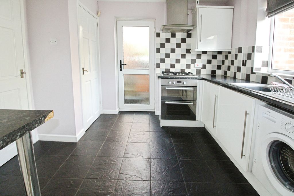 Property photo 3 of 23 Kitchen