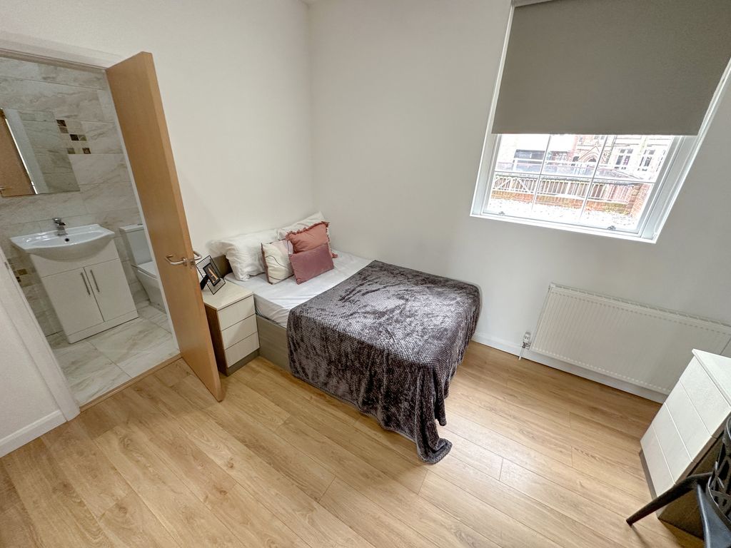 Property photo 1 of 4 8