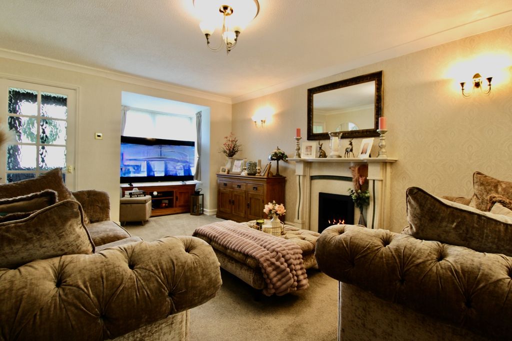 Property photo 3 of 16 Living Room