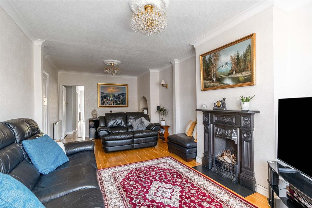 Property photo 3 of 16 45 Moreton Road_3.Jpg