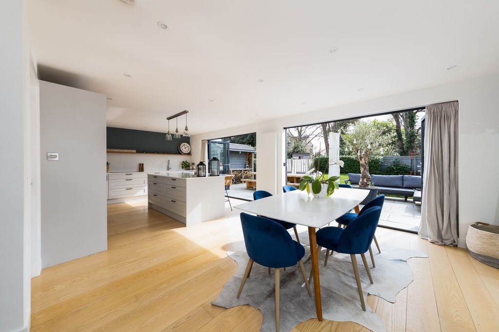 Property photo 2 of 31