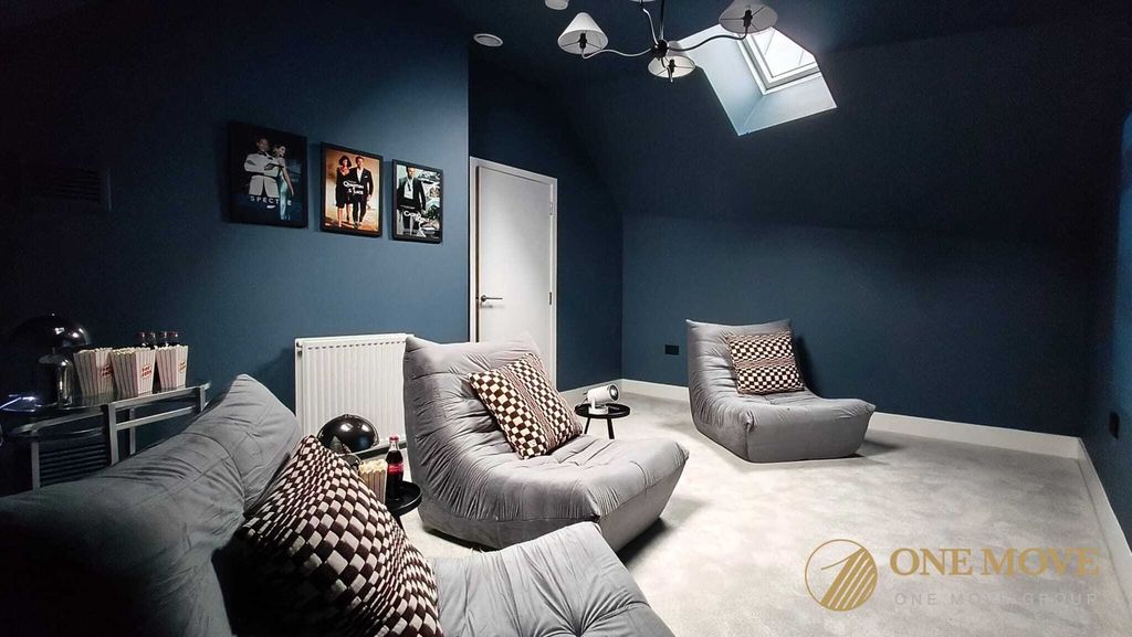 Property photo 2 of 33