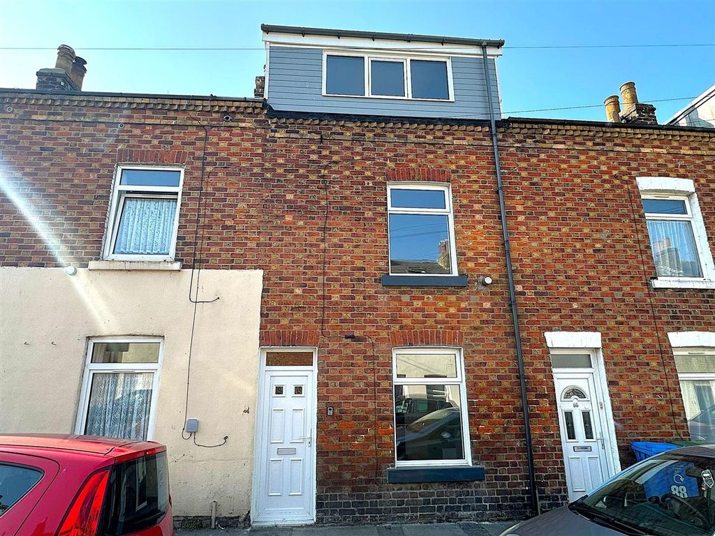 Property photo 2 of 16 Fron Tpic Hoxton.Jpg