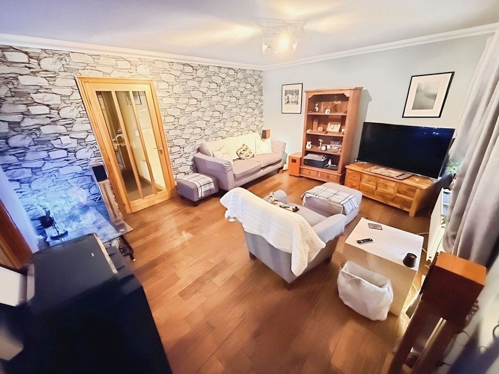 Property photo 3 of 25