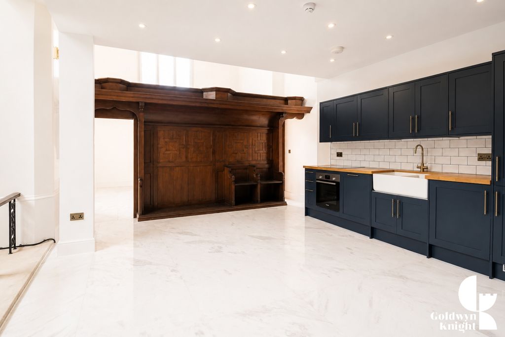 Property photo 2 of 19 Kitchen