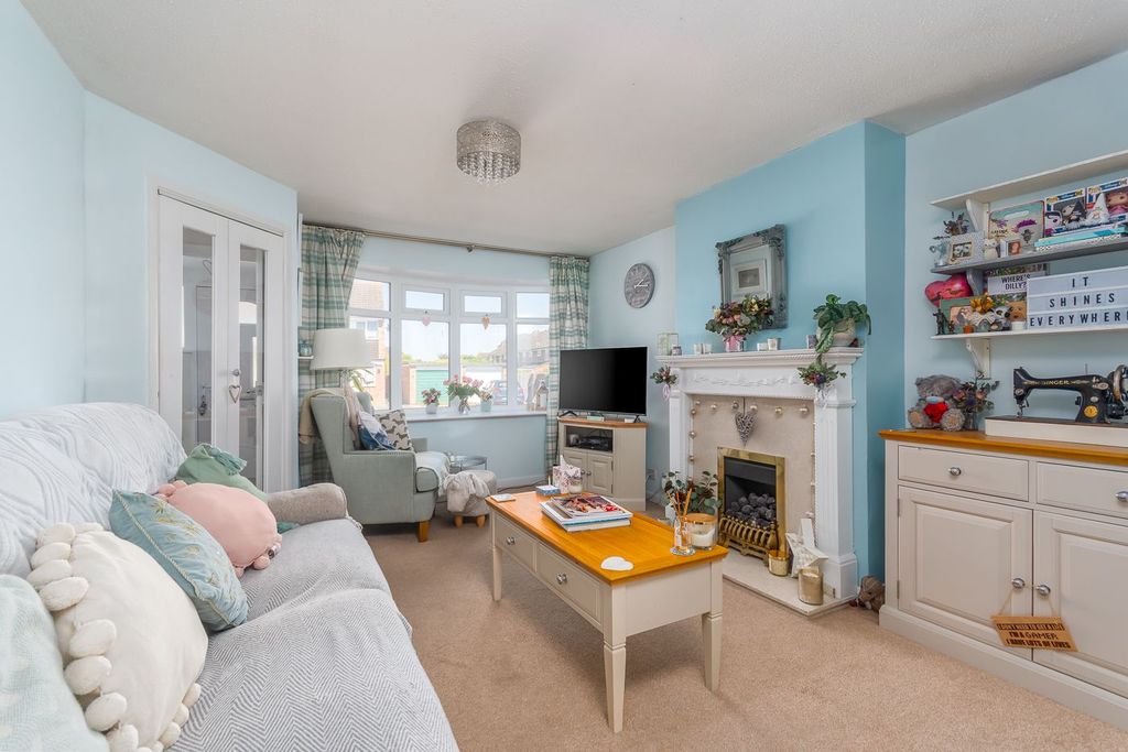 Property photo 2 of 18