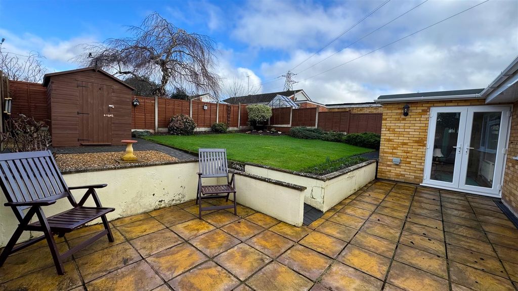 Property photo 3 of 13 Garden (1).Jpg