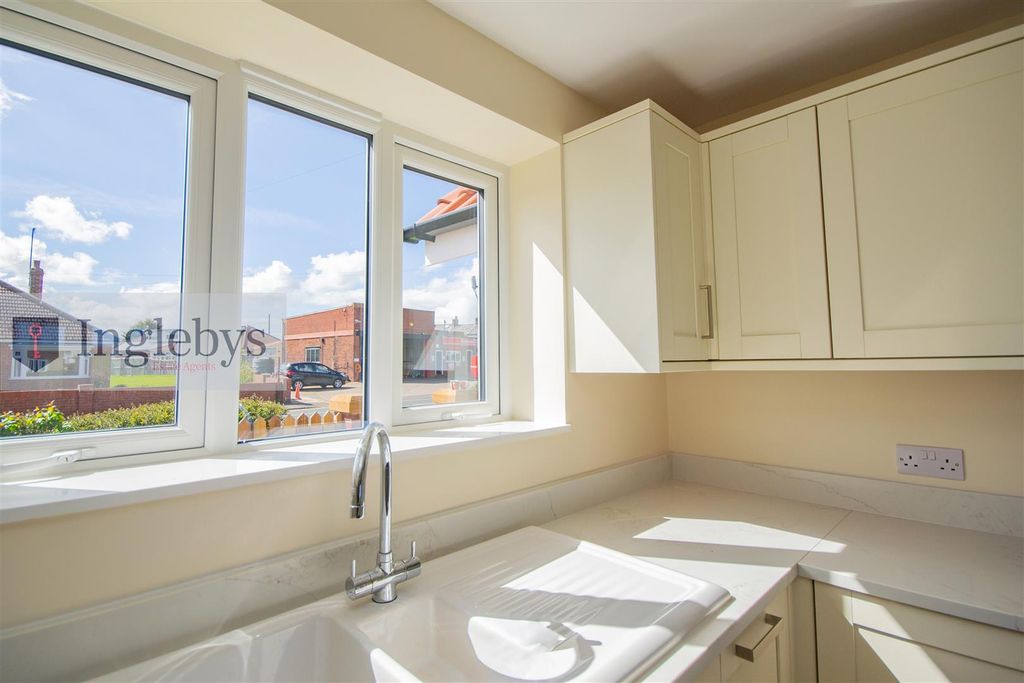 Property photo 3 of 39
