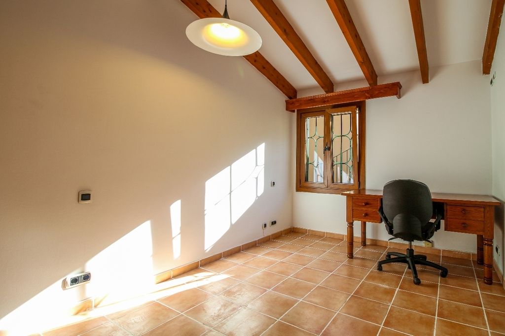 Property photo 3 of 10 C2277 (9)