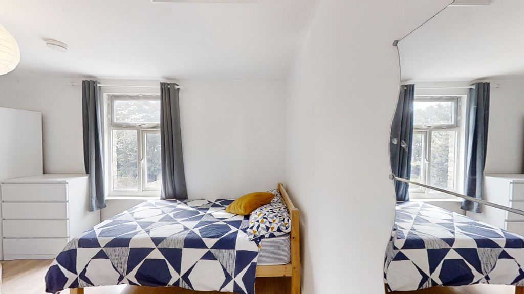 Property photo 2 of 5 Photo