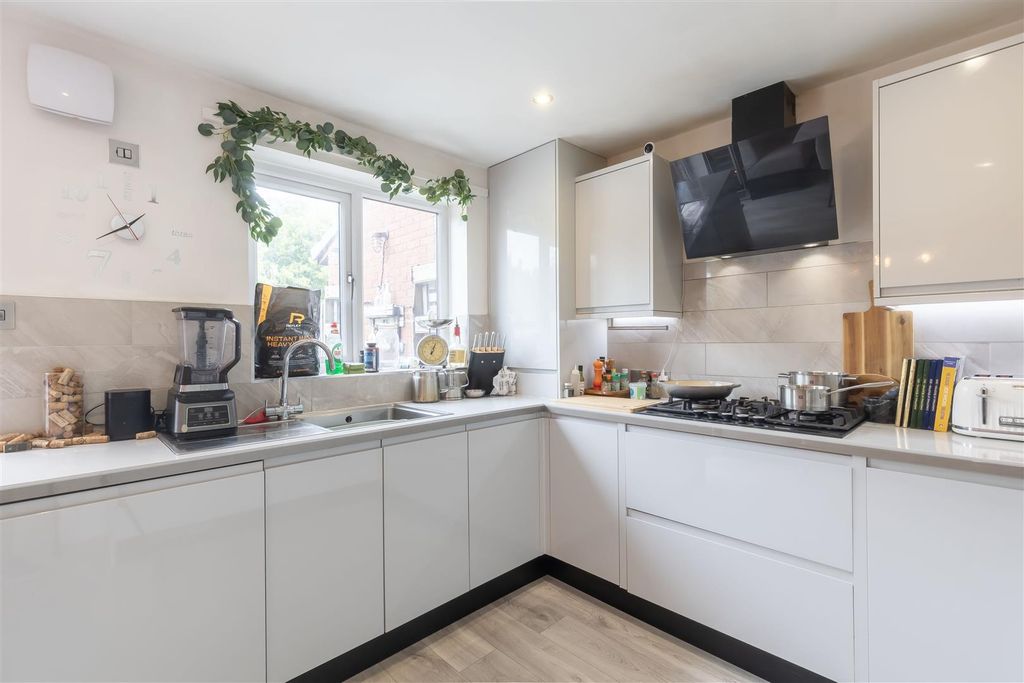 Property photo 3 of 19 Kitchen Diner