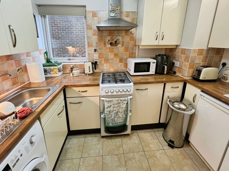 Property photo 3 of 10 Kitchen