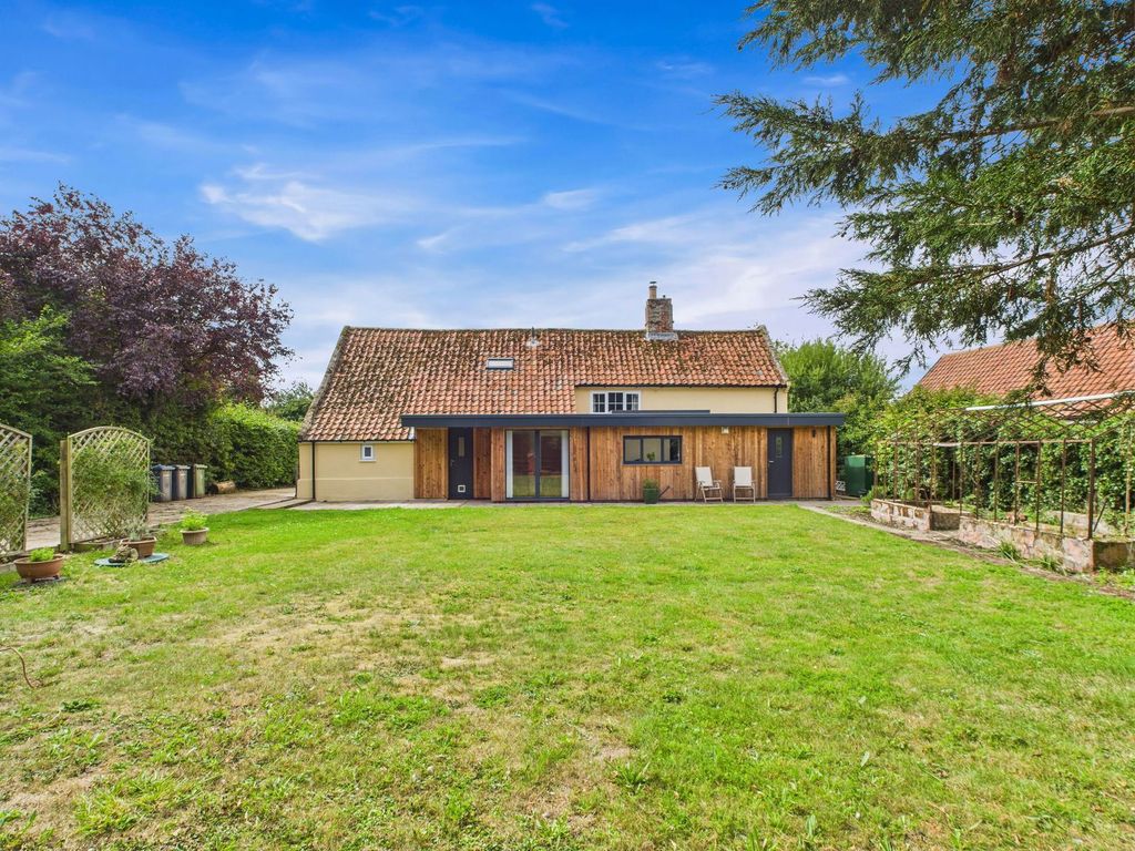 Property photo 2 of 18