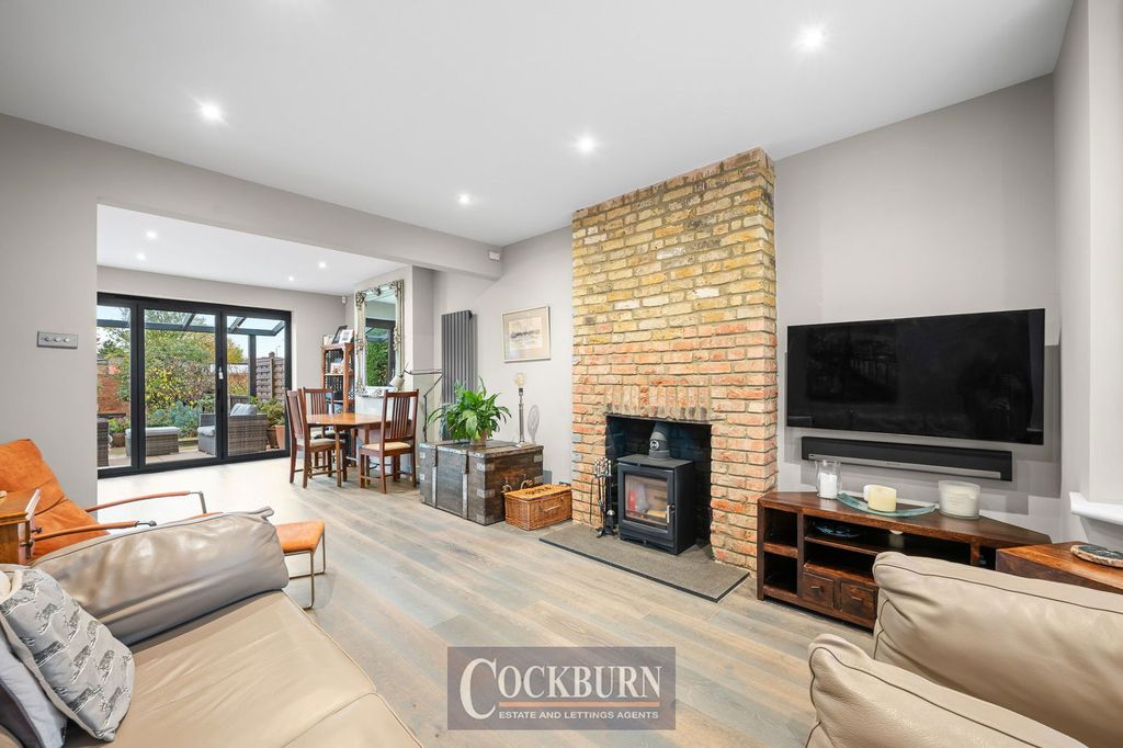 Property photo 3 of 28