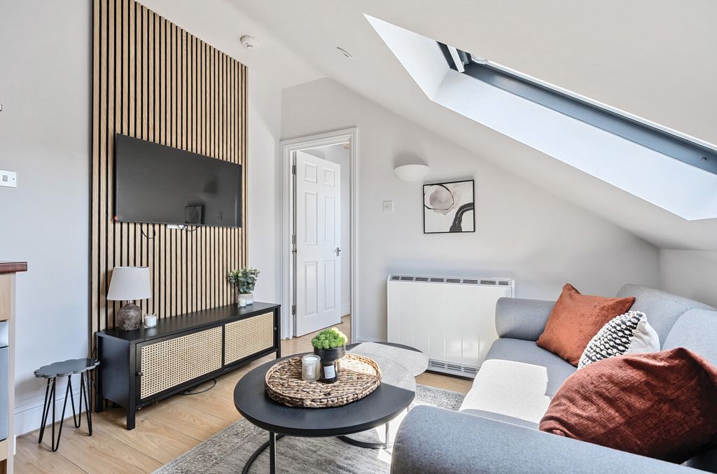 Property photo 3 of 12 1298809-28-682c86...