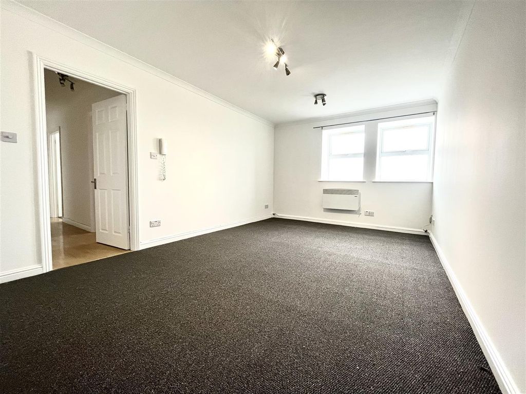 Property photo 2 of 8 59766562-05B3-435B-B1C9-17F88928A557.Jpeg