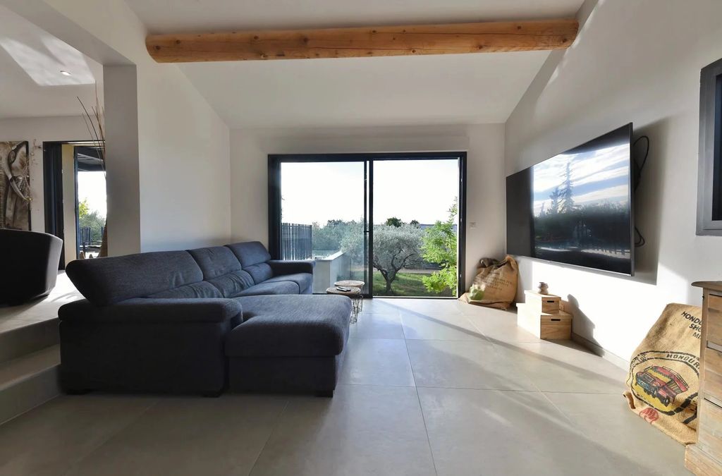 Property photo 2 of 23