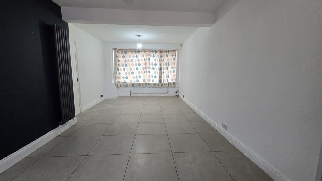 Property photo 2 of 7 Gallery