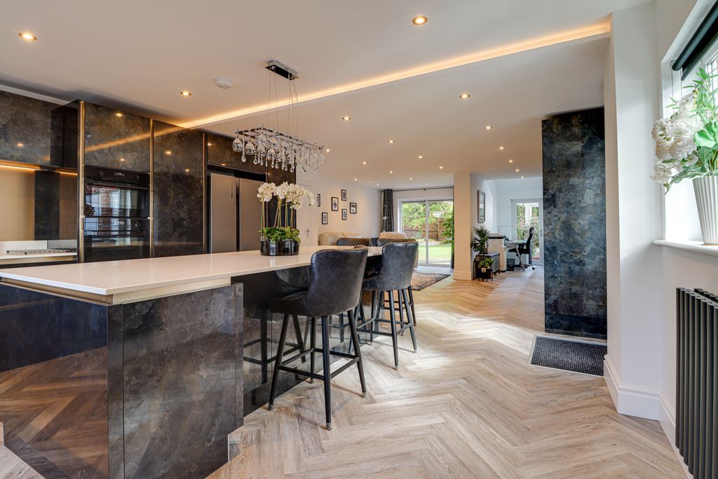 Property photo 2 of 33 Kitchen/Diner