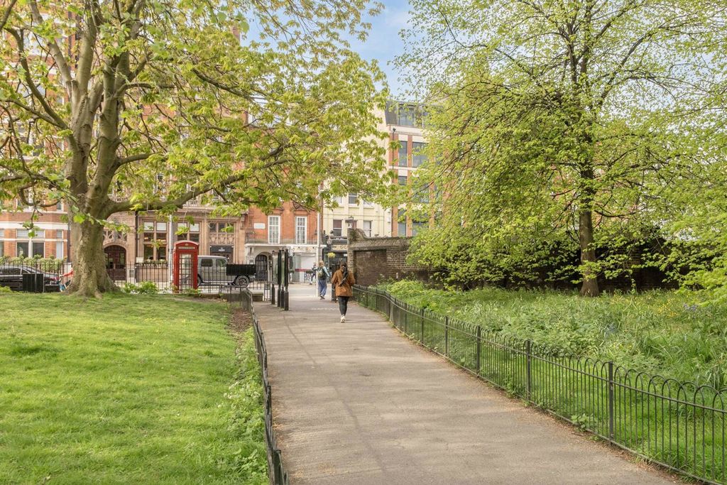 Property photo 2 of 20