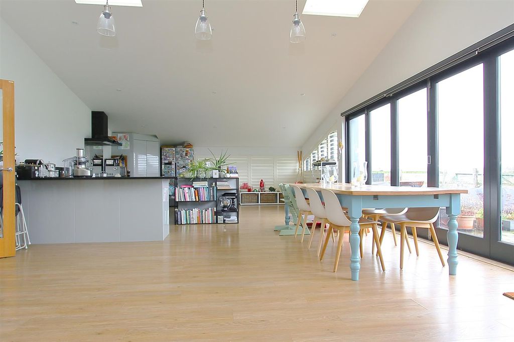 Property photo 2 of 13 Northbrook Barn Ph1.Jpg