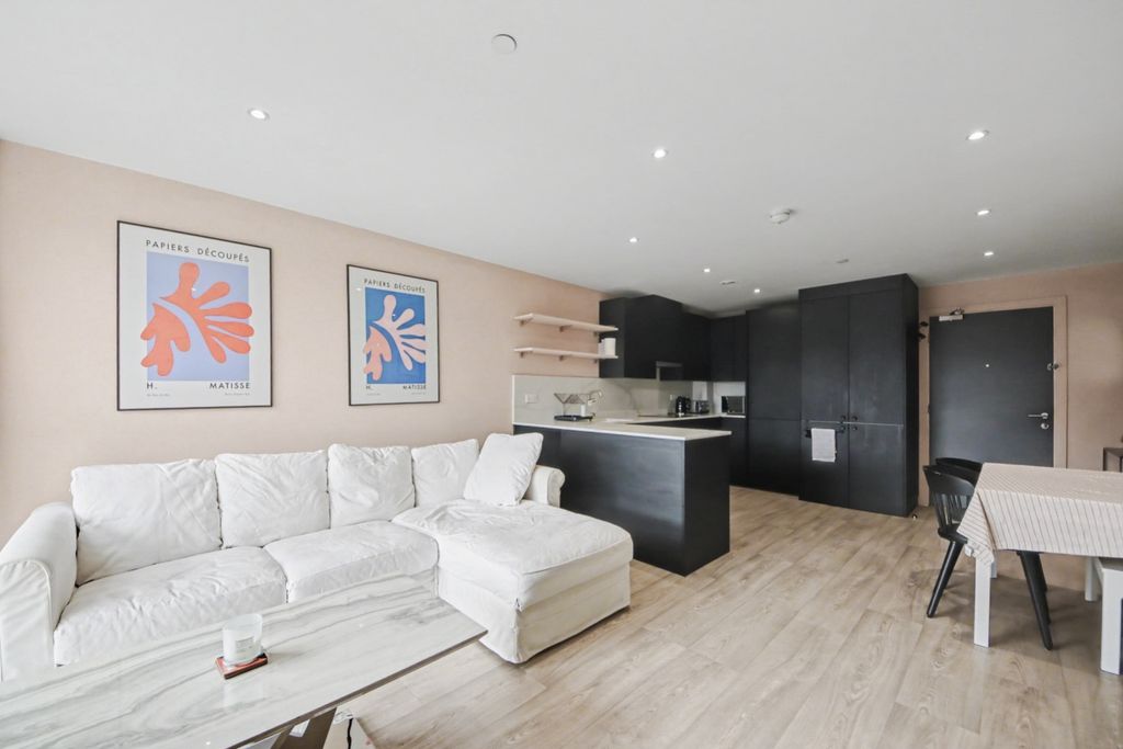 Property photo 1 of 13 9B8Bf32E-4Df2-4B2d-Af02-Dba84Baa753B