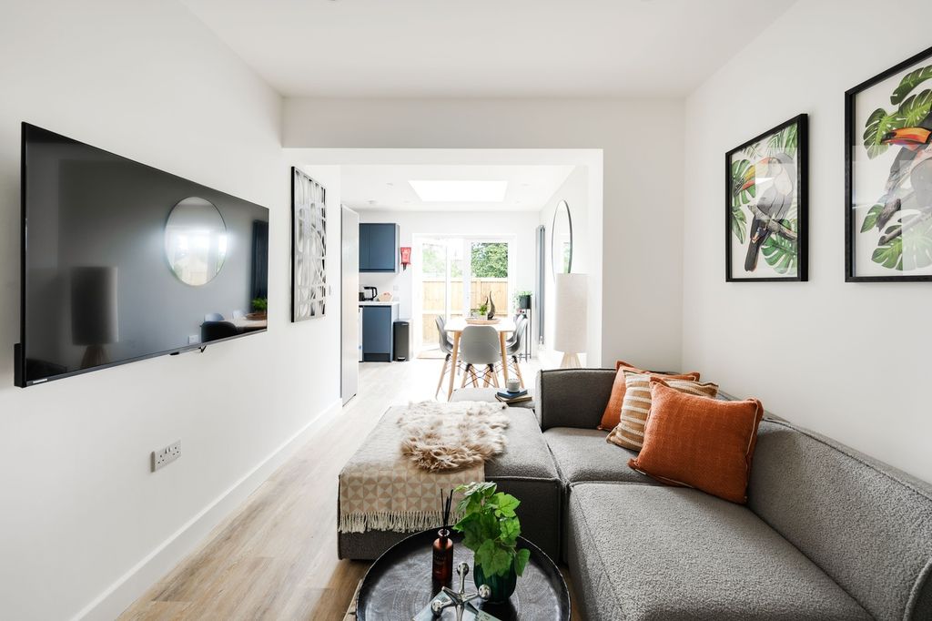 Property photo 3 of 19 A Stylish And Spacious Modern Living Room, Perfect...