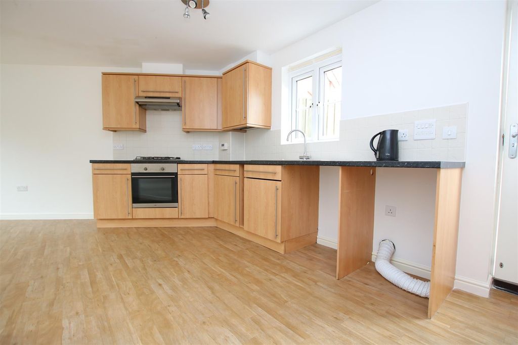 Property photo 2 of 20 Kitchen 5.Jpg
