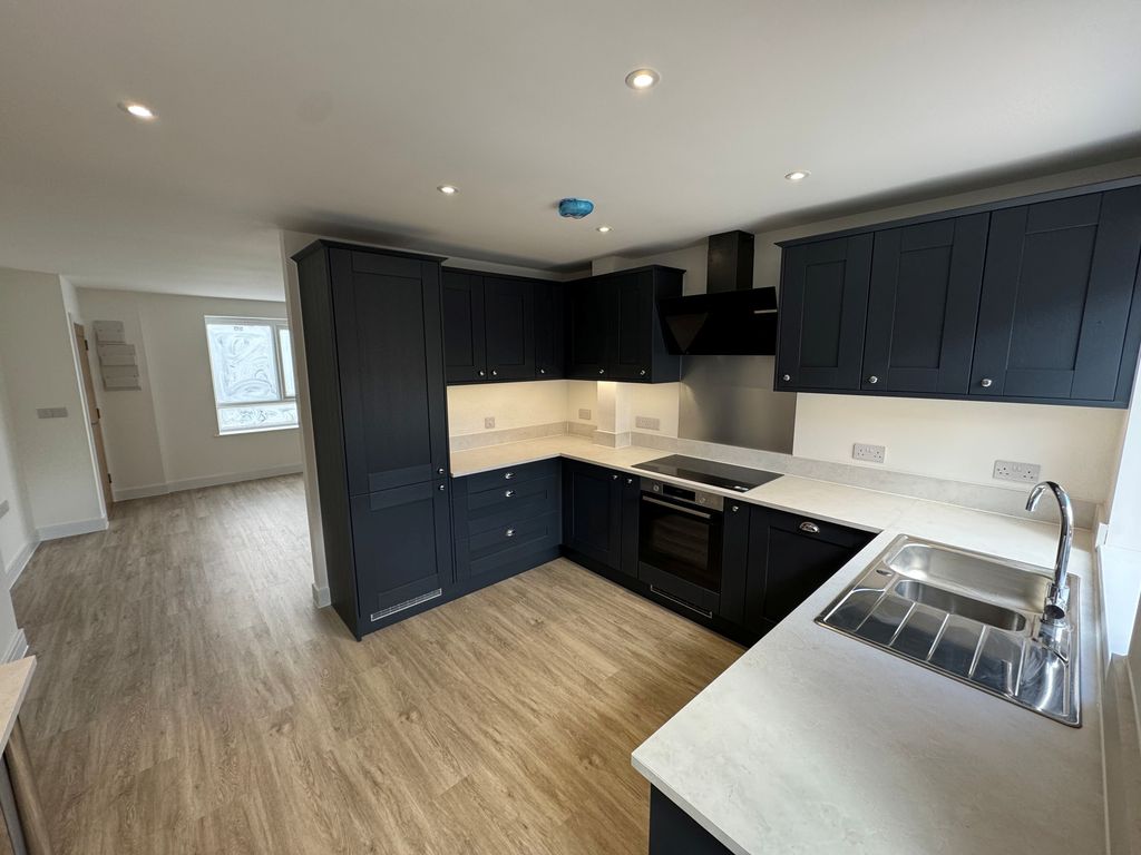 Property photo 2 of 18 Image