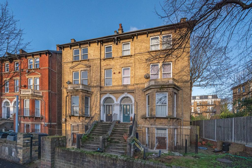 Property photo 2 of 23