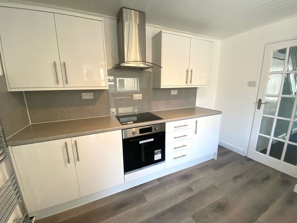 Property photo 2 of 15 Kitchen