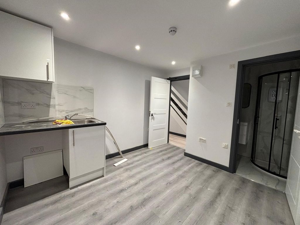 Property photo 2 of 5 Balcony