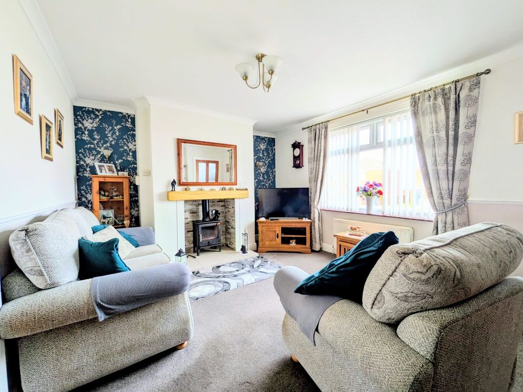 Property photo 2 of 9 53988c3B-Dad5-475E-B56d-E1Af5c33A8Fa