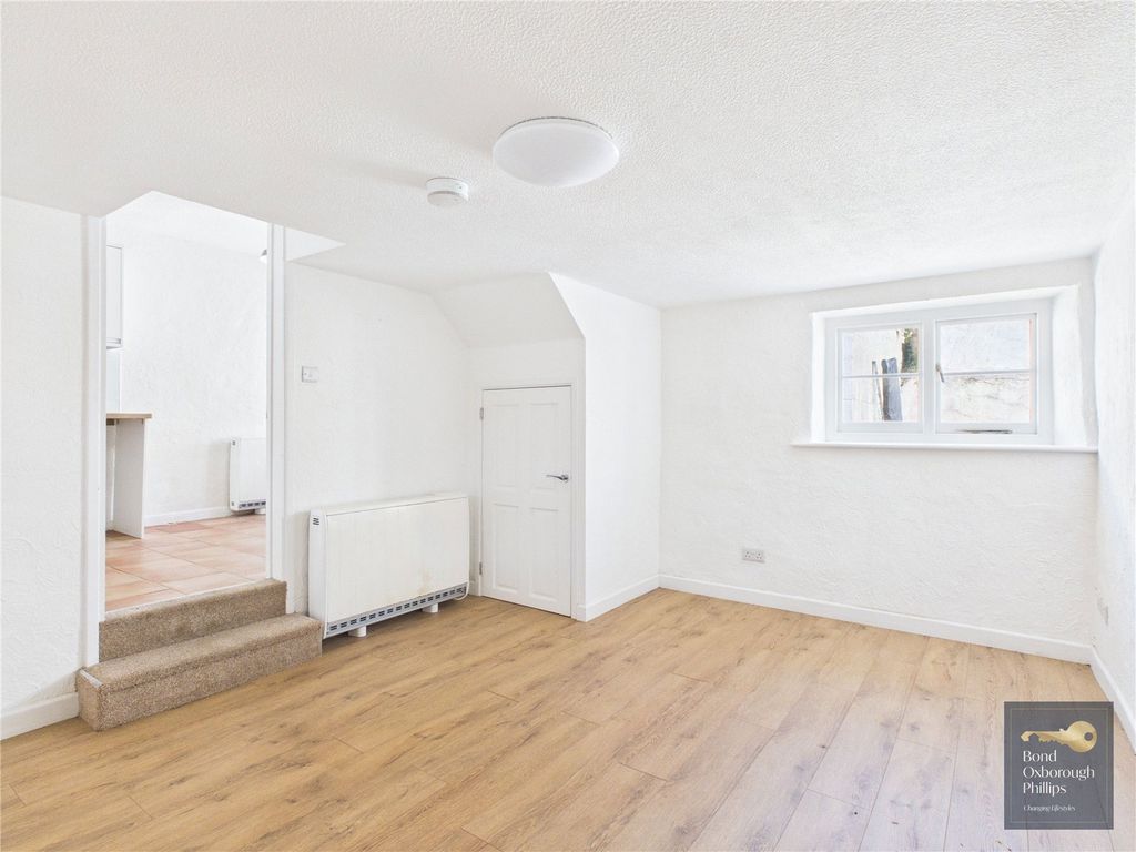 Property photo 2 of 9 Picture No. 16