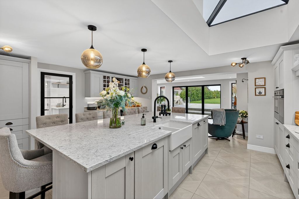 Property photo 3 of 48