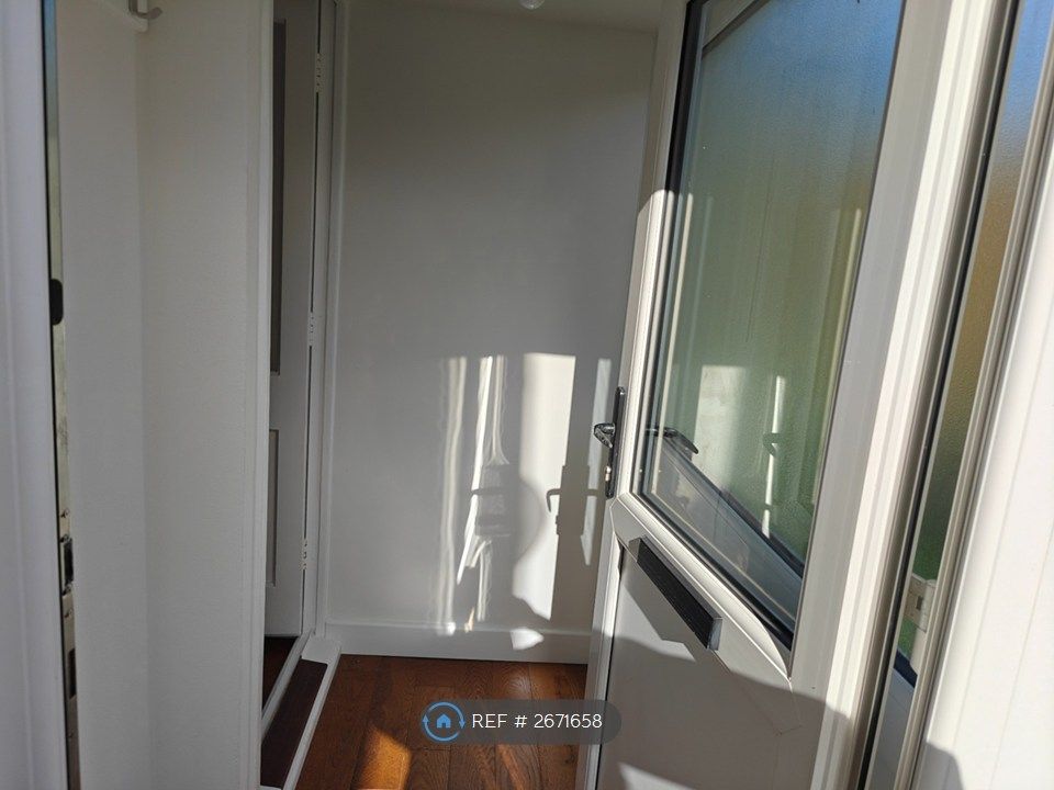 Property photo 3 of 35