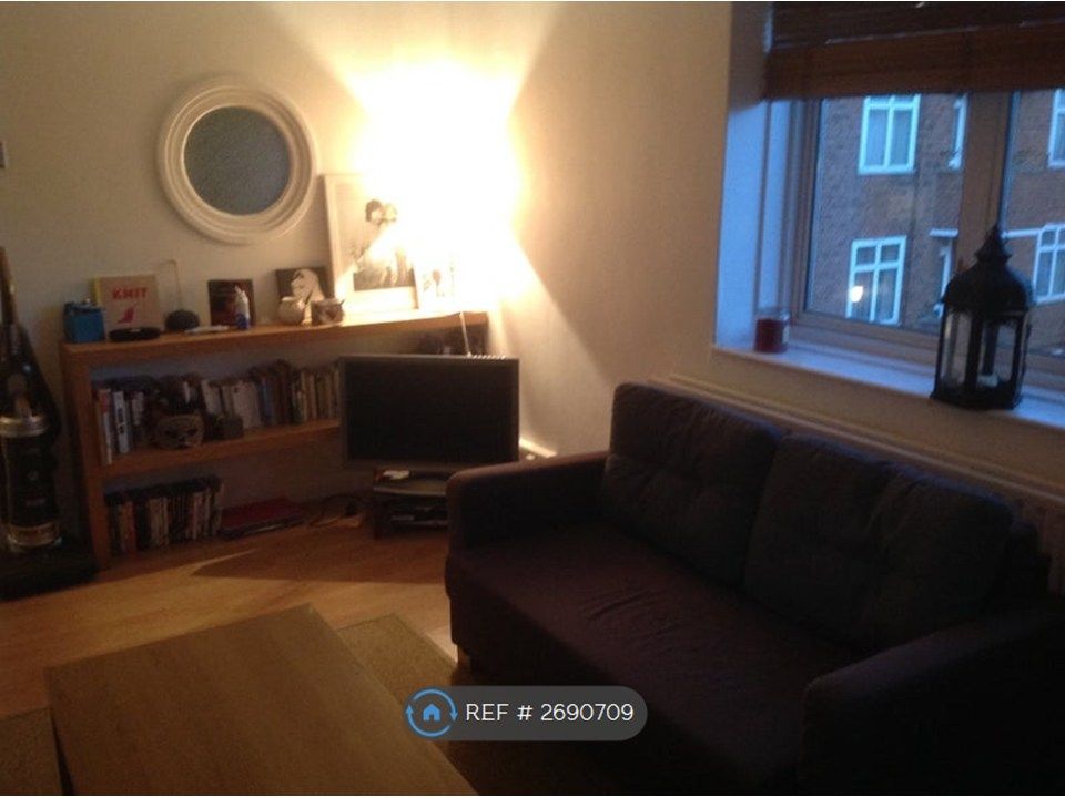 Property photo 3 of 6 Living Room