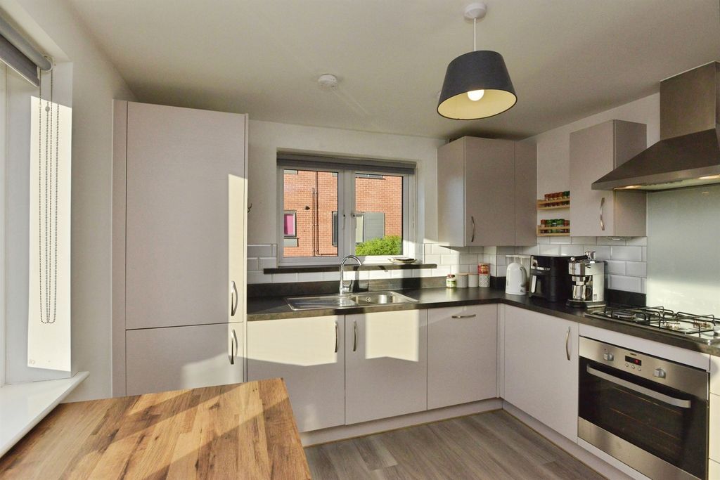 Property photo 2 of 17