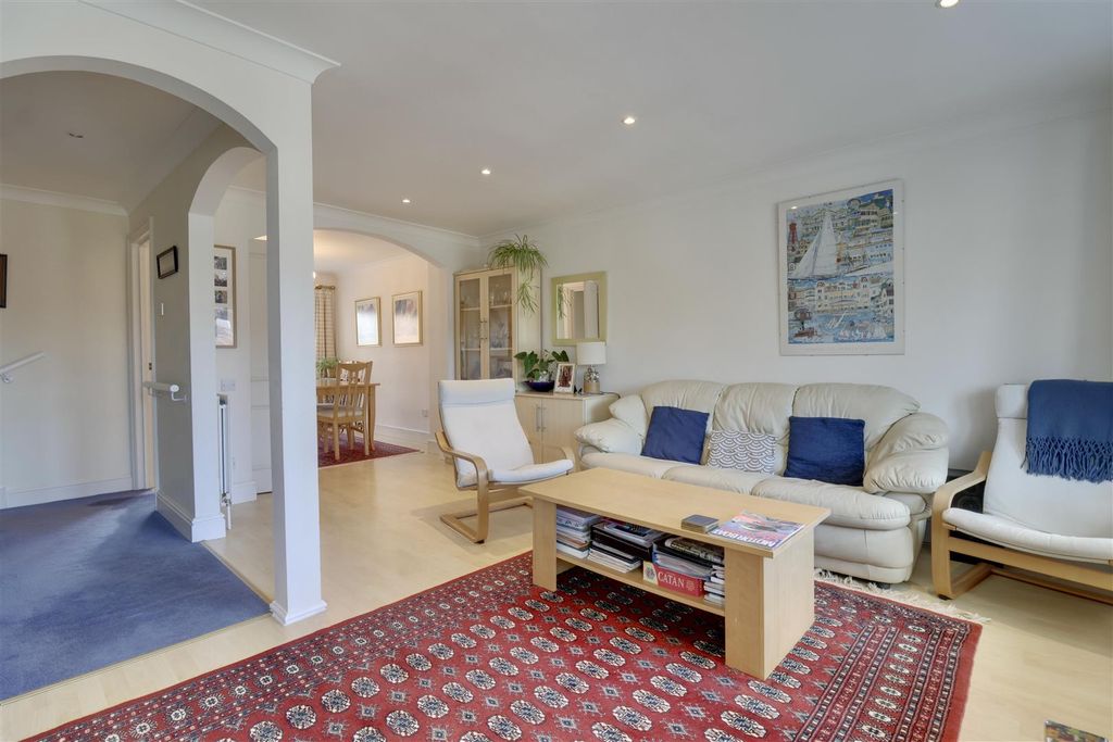 Property photo 2 of 39 2F5153Ad-E55B-419A-Bd0E-1C36347591F0_1_201_A.Jpeg