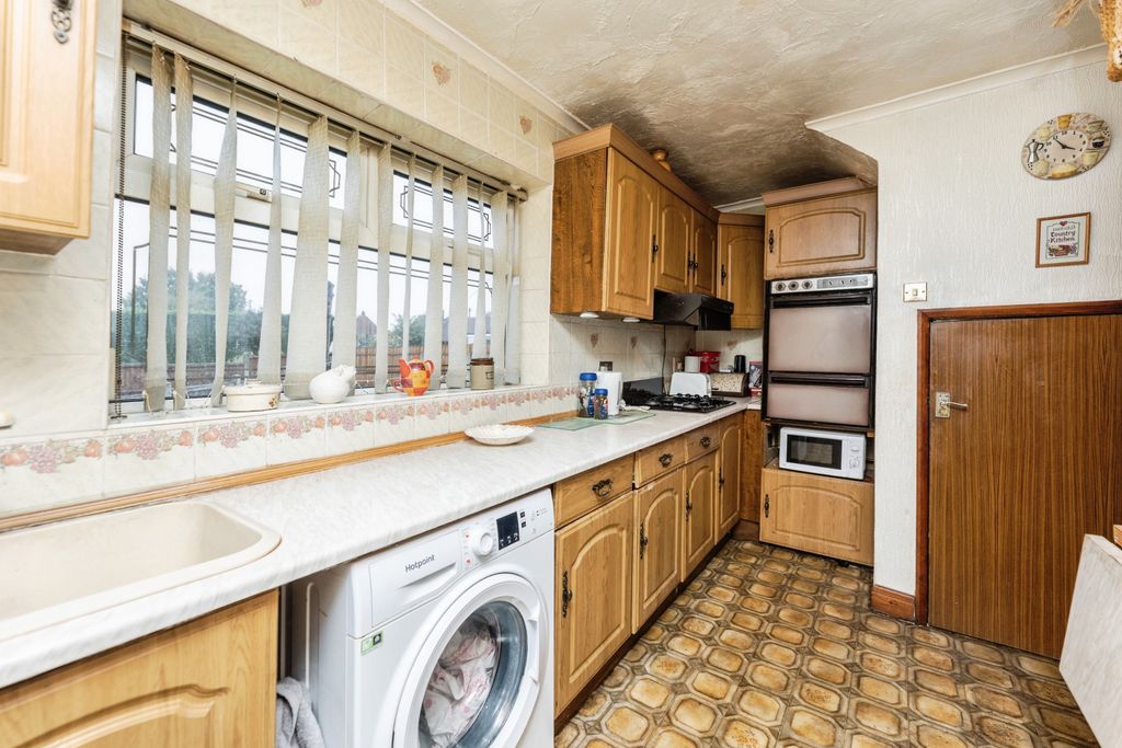 Property photo 3 of 15 Kitchen