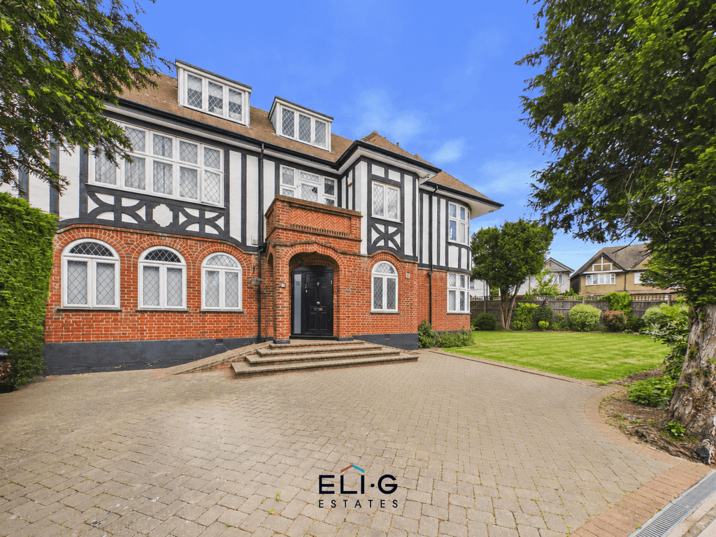 Property photo 1 of 7 7 Bed Detached House For Sale Grosvenor Gardens