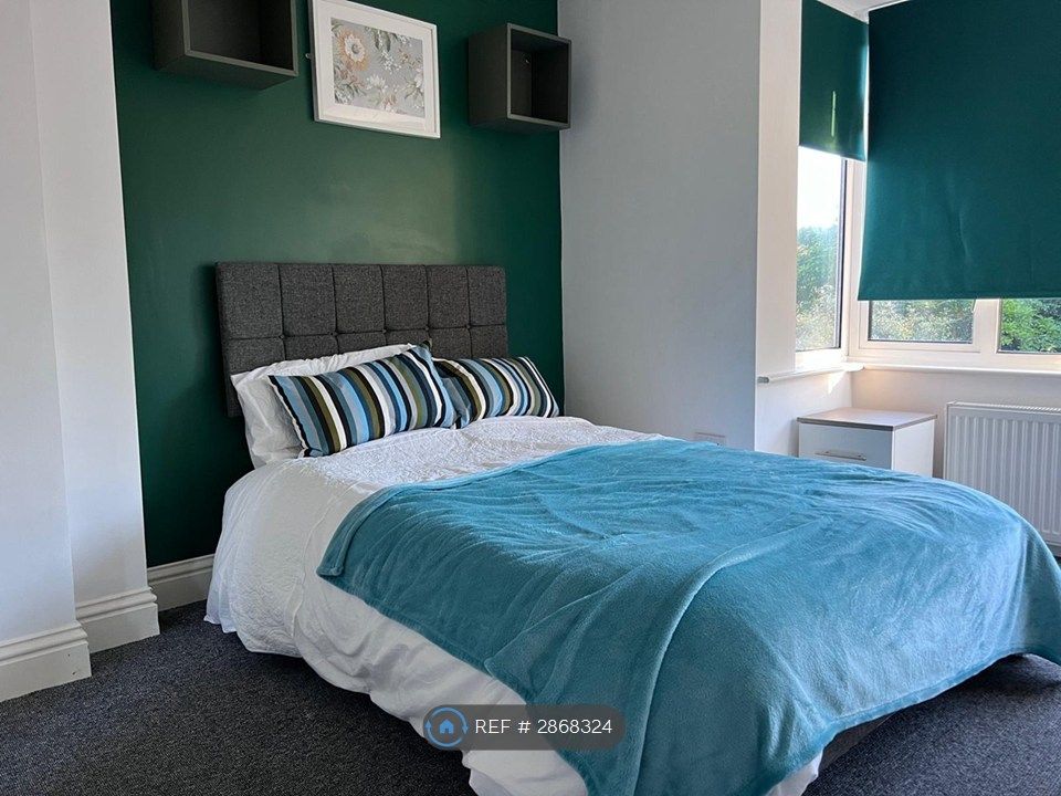 Property photo 1 of 9 Room 5