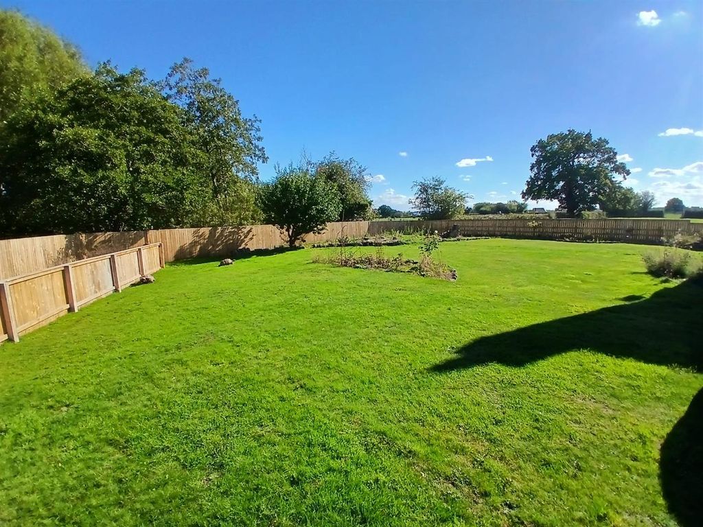 Property photo 3 of 17 Garden1.Jpg