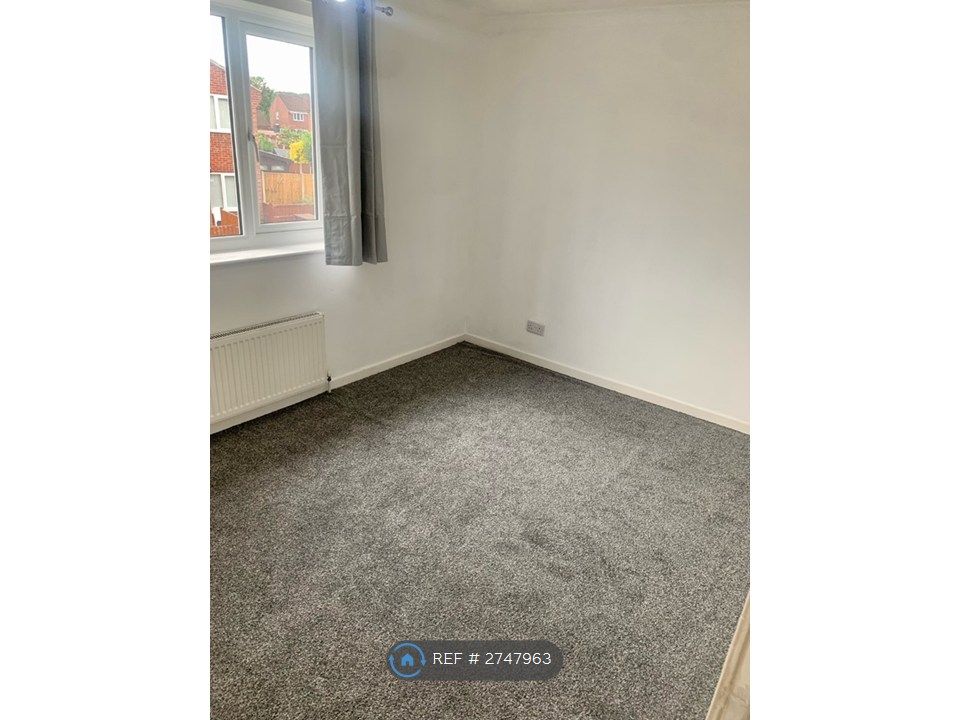 Property photo 3 of 11 Front Bedroom