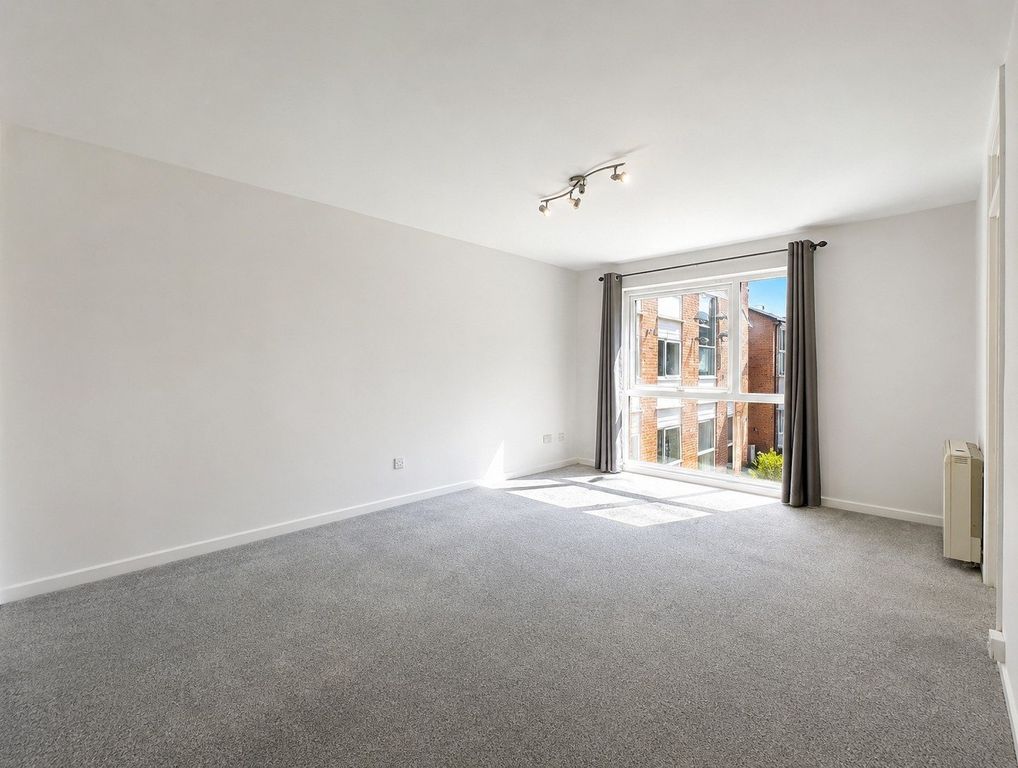 Property photo 2 of 8 7