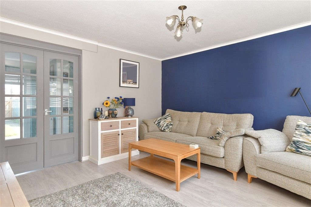 Property photo 2 of 12 Lounge