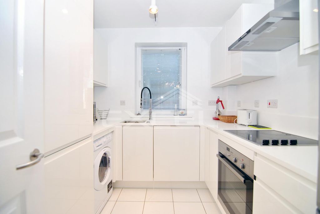 Property photo 3 of 6 Img_35816_5_Original