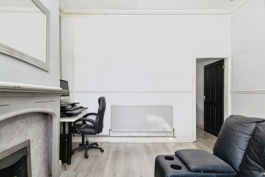 Property photo 2 of 17 Pbox-Img.Jpg