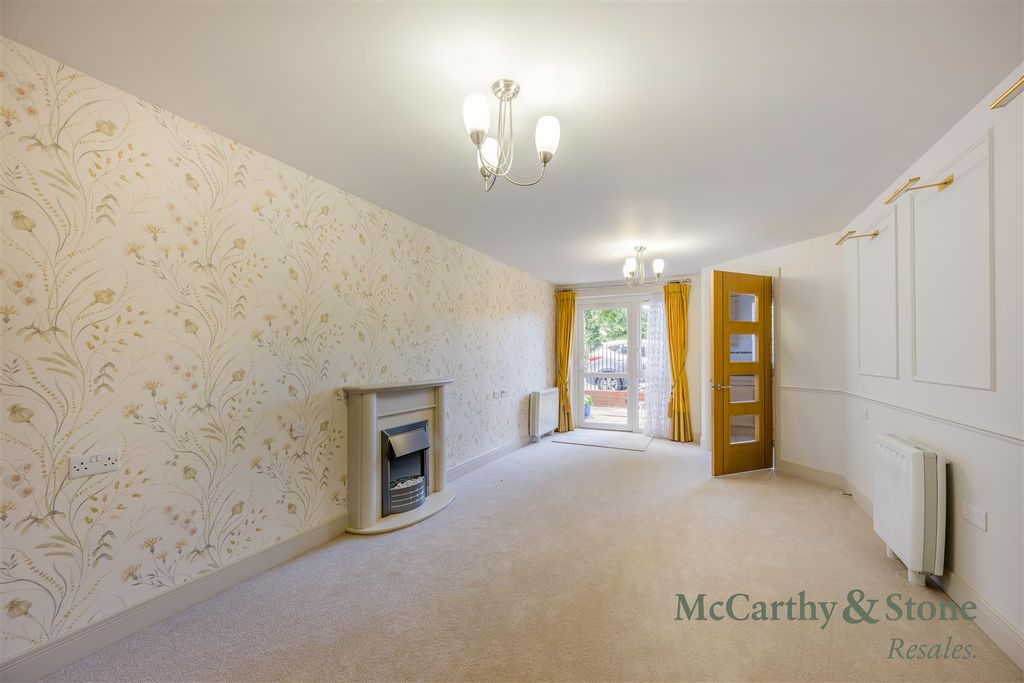 Property photo 2 of 23 8705944-Interior01.Jpg